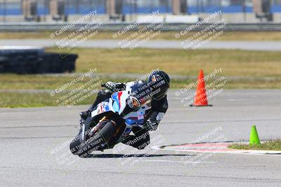 media/Apr-23-2022-Fastrack Riders (Sat) [[cb2d6ae73d]]/LEVEL 4/1PM TURN 6 OUTSIDE/